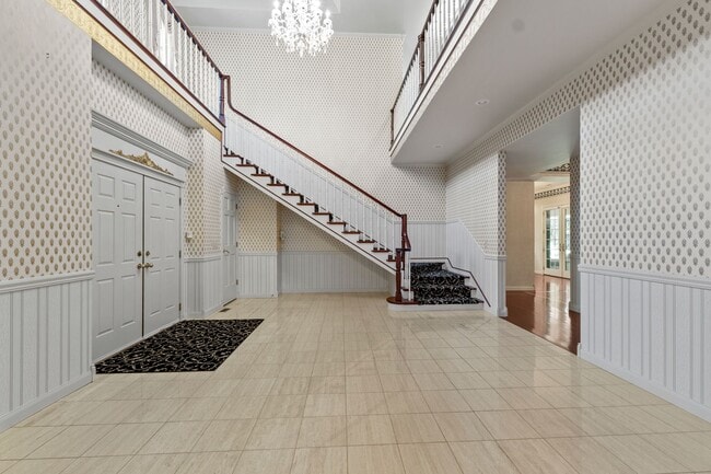 Building Photo - "Experience Luxury Living: Expansive 4-Bedroom Retreat Estate with Scenic Views and Elegant Finis...