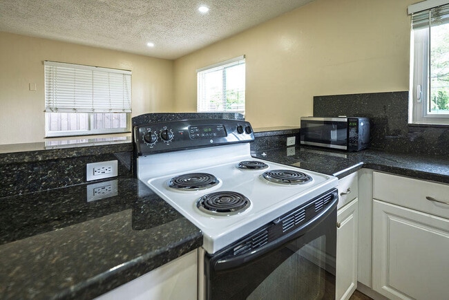 Building Photo - 750 SW 2nd St