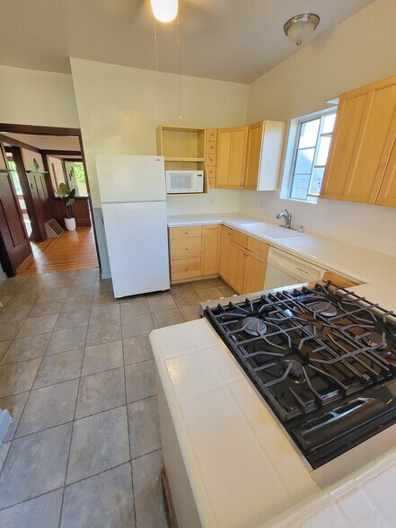 Building Photo - 1707 35th St