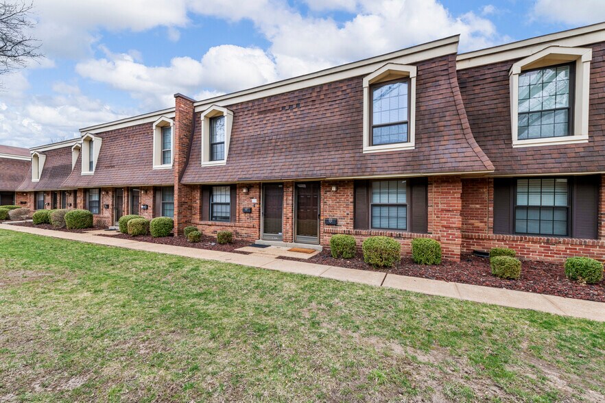 Building Photo - 1835 Mansard Dr
