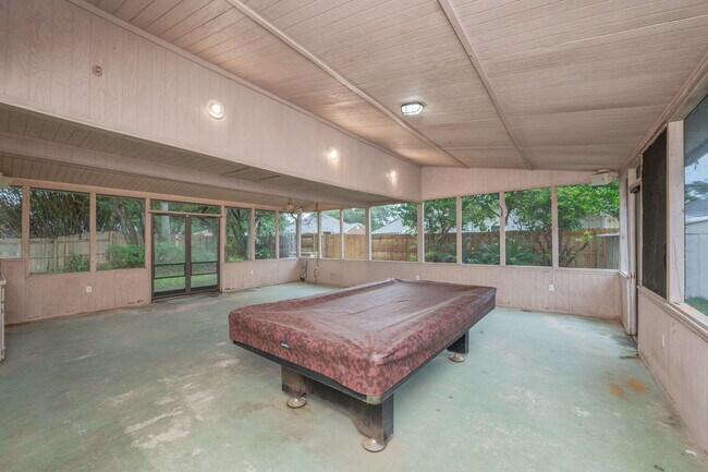 Building Photo - 713 Gibbs Ave