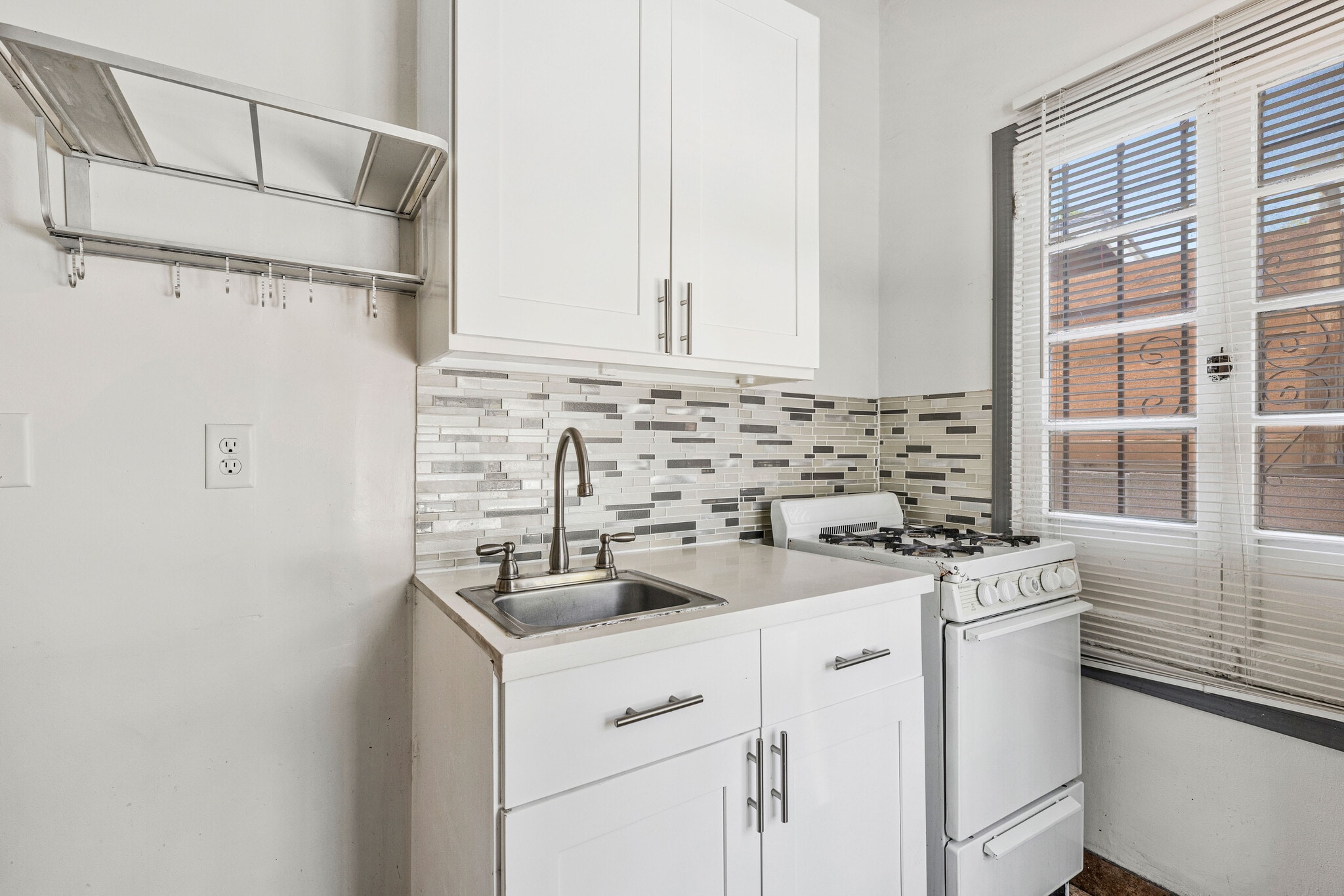 Building Photo - 2816 Ellendale Pl