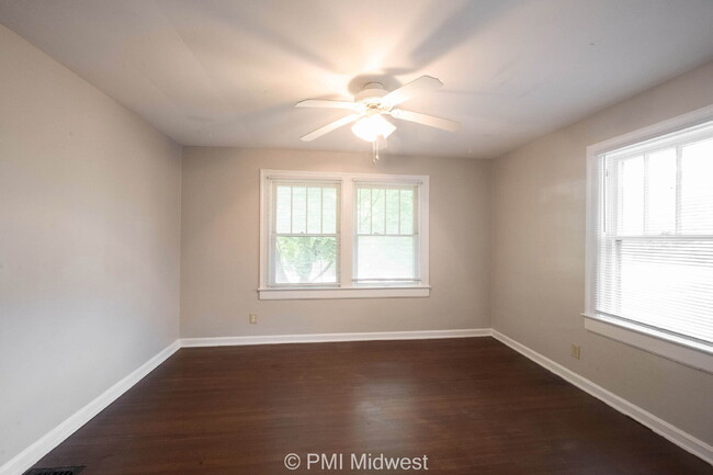 Building Photo - "Charming 3-Bedroom Retreat with Hardwood ...