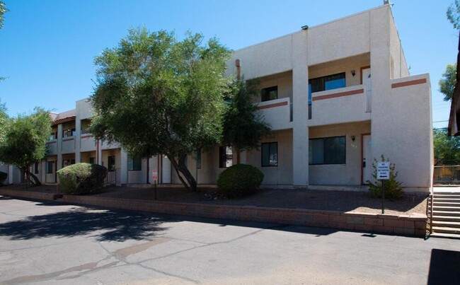 Building Photo - 455 W Kelso St