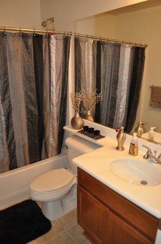 Building Photo - 2 Bedroom Townhome in the Cantera Community of Scripps Ranch