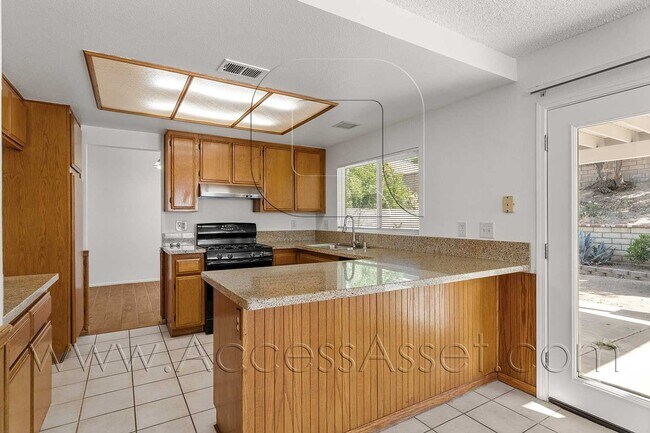 Building Photo - Charming 3 Bed/2.5 Bath Home With A Spacious Backyard And 3-Car Garage in Lake Elsinore!