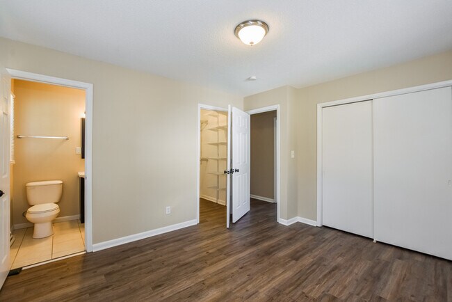 Building Photo - Dream Split-Level Home in Huntsville