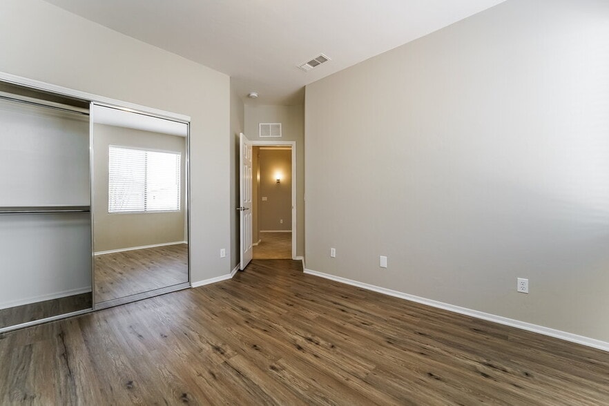 Building Photo - 60639 E Eagle Heights Dr