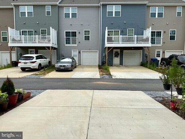Building Photo - 70 Caswell Dr