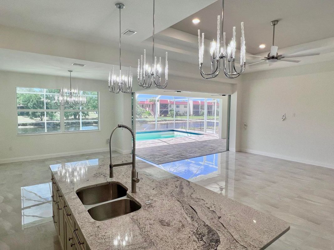 Building Photo - 55 Rotonda Cir