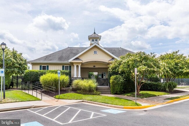 Building Photo - 22576 Welborne Manor Square