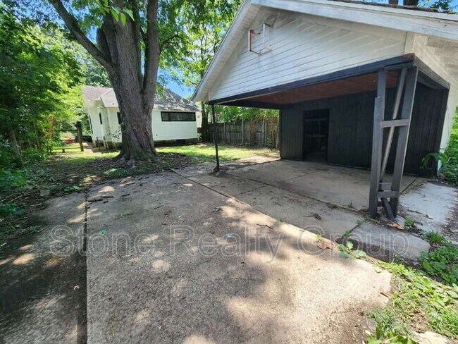 Building Photo - 2118 2nd Ave