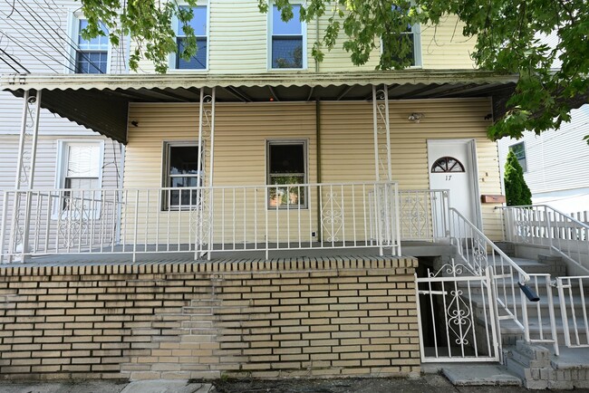 Building Photo - 17 Crawford St