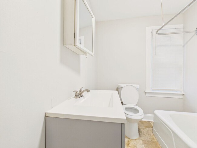 Building Photo - 3 Bedroom on Dunkle St.