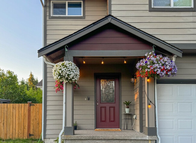 Building Photo - 16522 Mimosa Ct SE