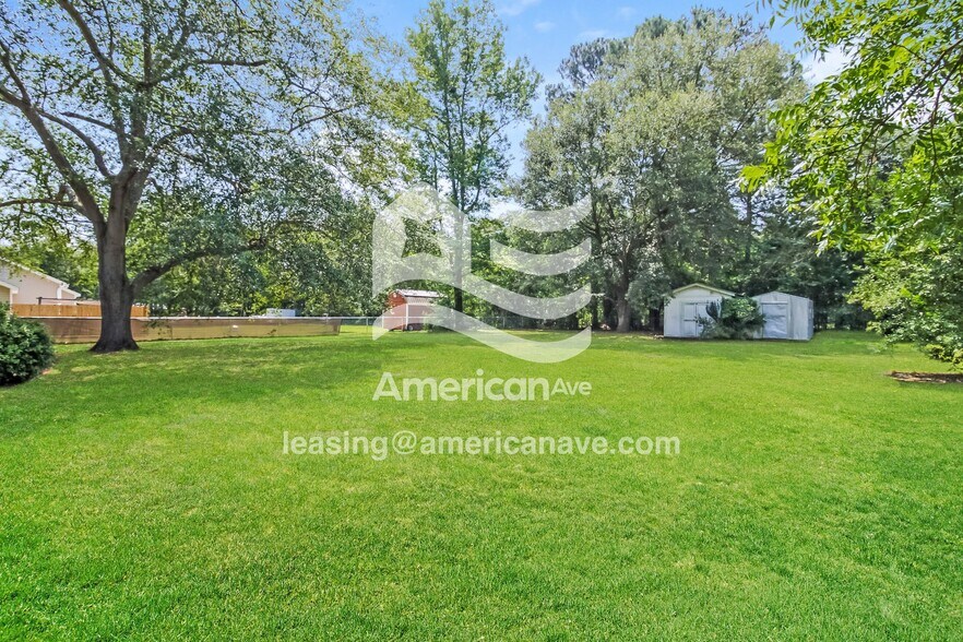 Building Photo - 883 Medfield Rd