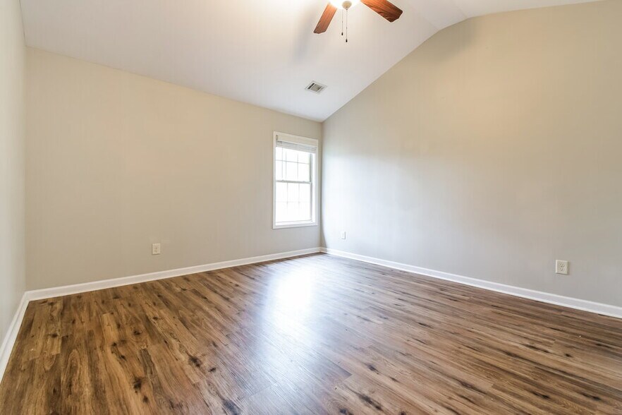 Building Photo - 71 Cliffhaven Cir