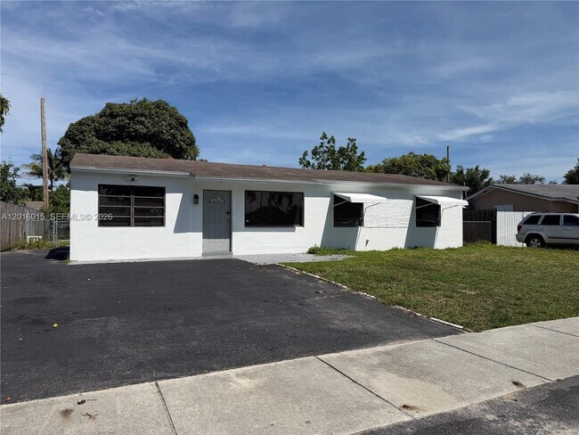 Building Photo - 1740 SW 47th Ave