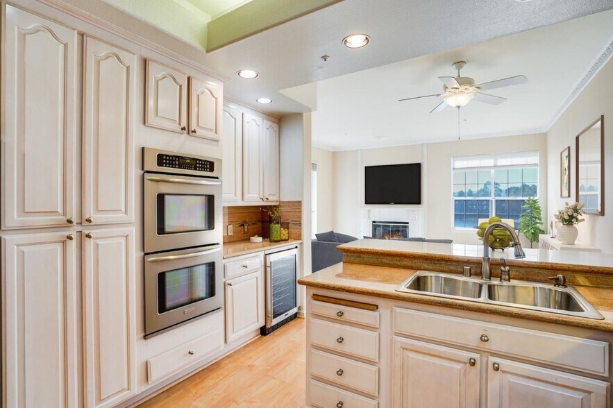 Building Photo - 720 Promontory Point Ln