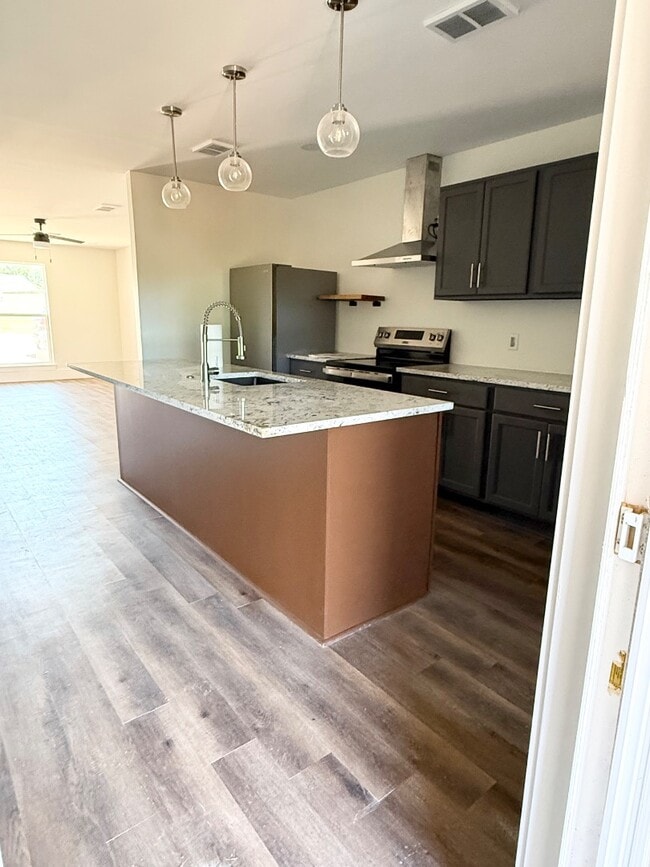 Building Photo - 1912 Sanford Dr