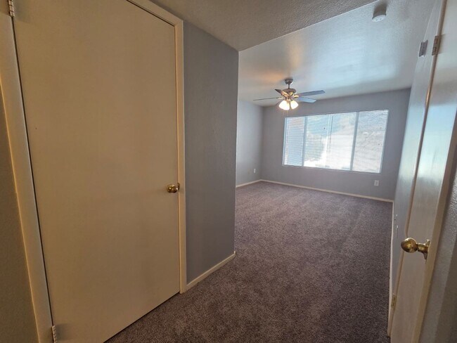 Building Photo - 2 Bed / 2 Bath Condo Rental with In-Unit Laundry & Community Pool