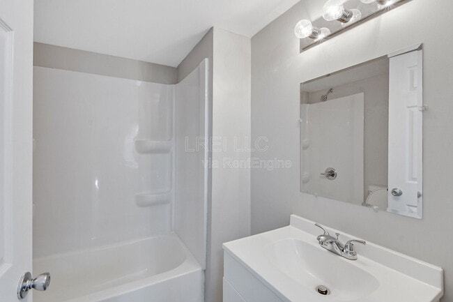 Building Photo - 2922 Duncan St