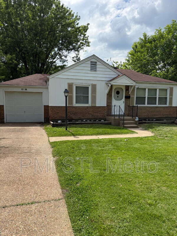 Building Photo - 1238 Hoyt Dr