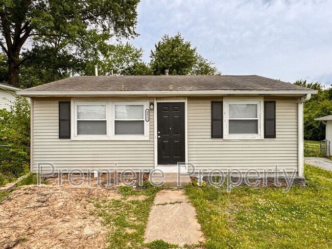 Primary Photo - 4412 N Virginia Ave