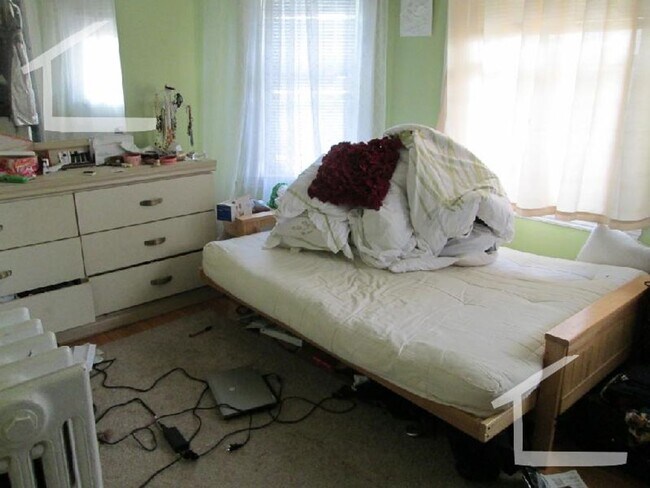 Building Photo - Faneuil St 3 Bed