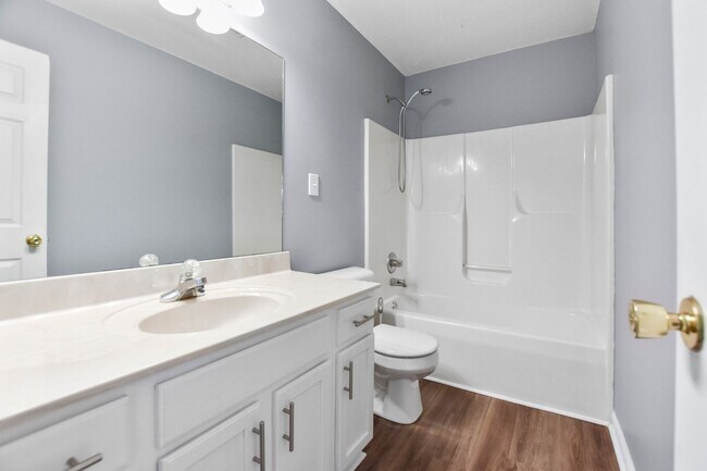 Building Photo - Pet Friendly Three Bedroom!