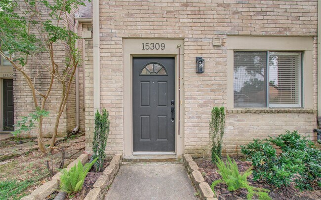 Building Photo - 15309 Kingfield Dr