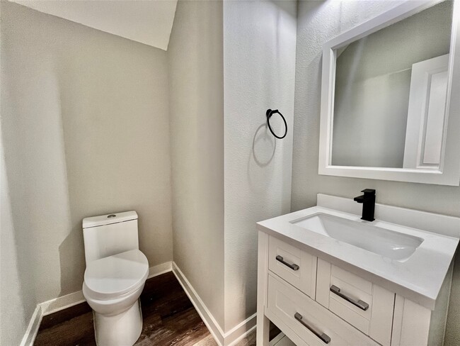 Building Photo - 6712 Parker Oaks Ln