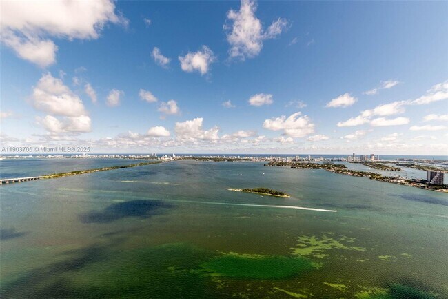 Primary Photo - 700 NE 24th St