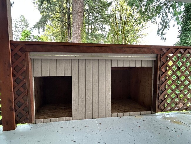 Building Photo - Stunning Views! Secluded 2 Bed, 1 Bath Gem!