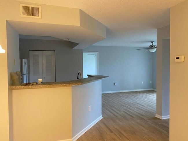 Building Photo - 2/2 Condo with Lake Views in Portofino at Jensen Beach