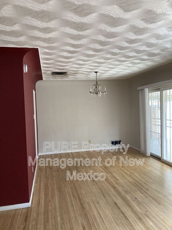 Building Photo - 712 Cagua Dr NE