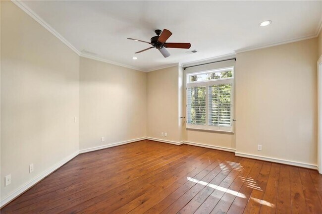 Building Photo - 1965 W Wesley Rd NW