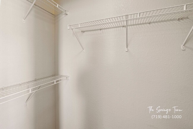 Building Photo - Charming 2-Bedroom Townhome in Central Col...