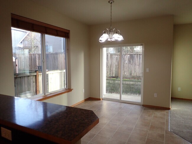 Building Photo - Beautiful 5 Bedroom Puyallup Home