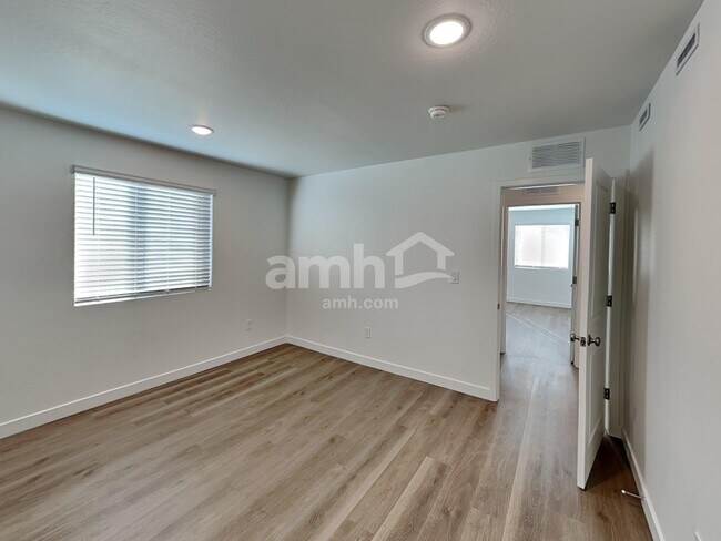 Building Photo - 9748 W Parkway Dr