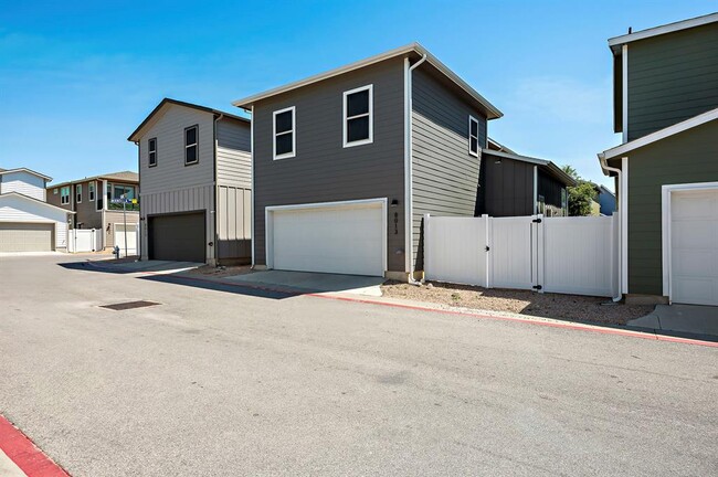 Building Photo - 8013 Lennon Dr