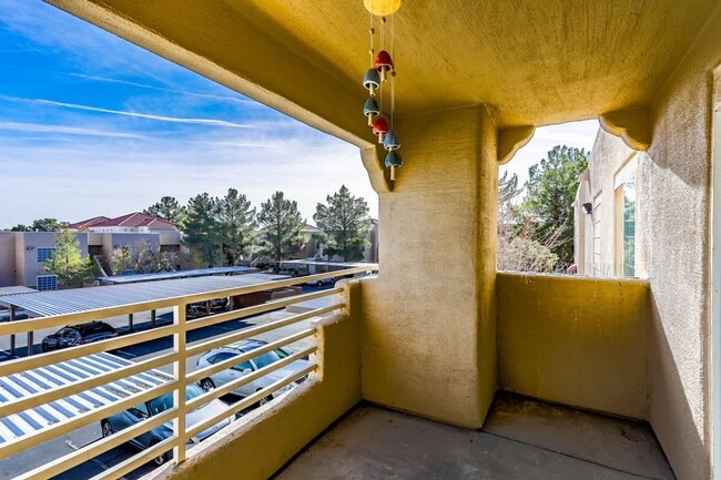 Building Photo - Beautiful Summerlin 1 Bed Condo
