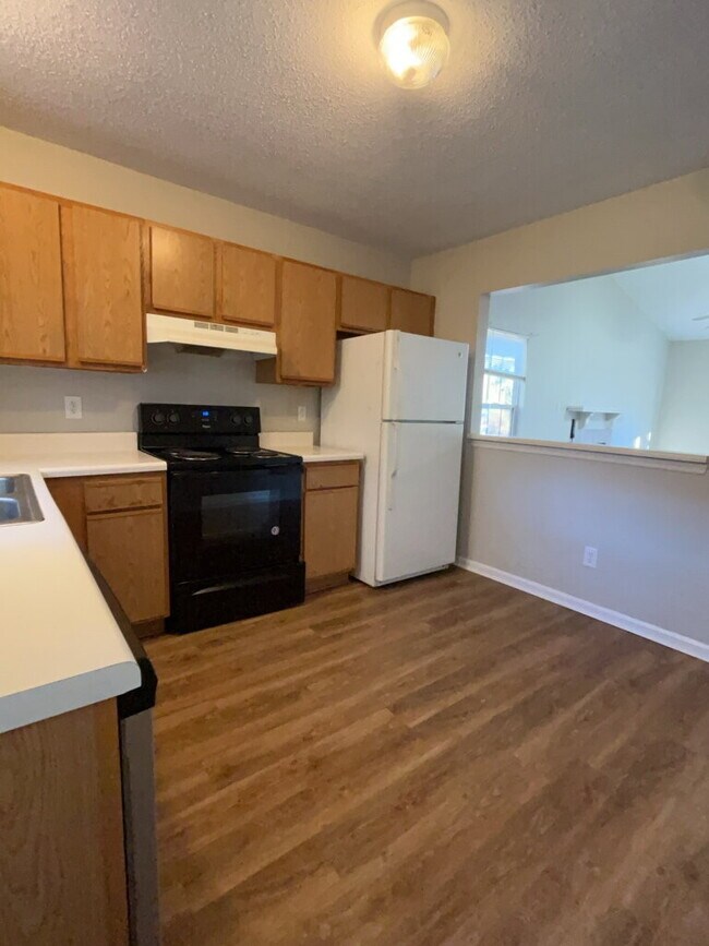 Building Photo - Two Bedroom Two Full Bathroom End Unit Townhome located in Indian Wells!
