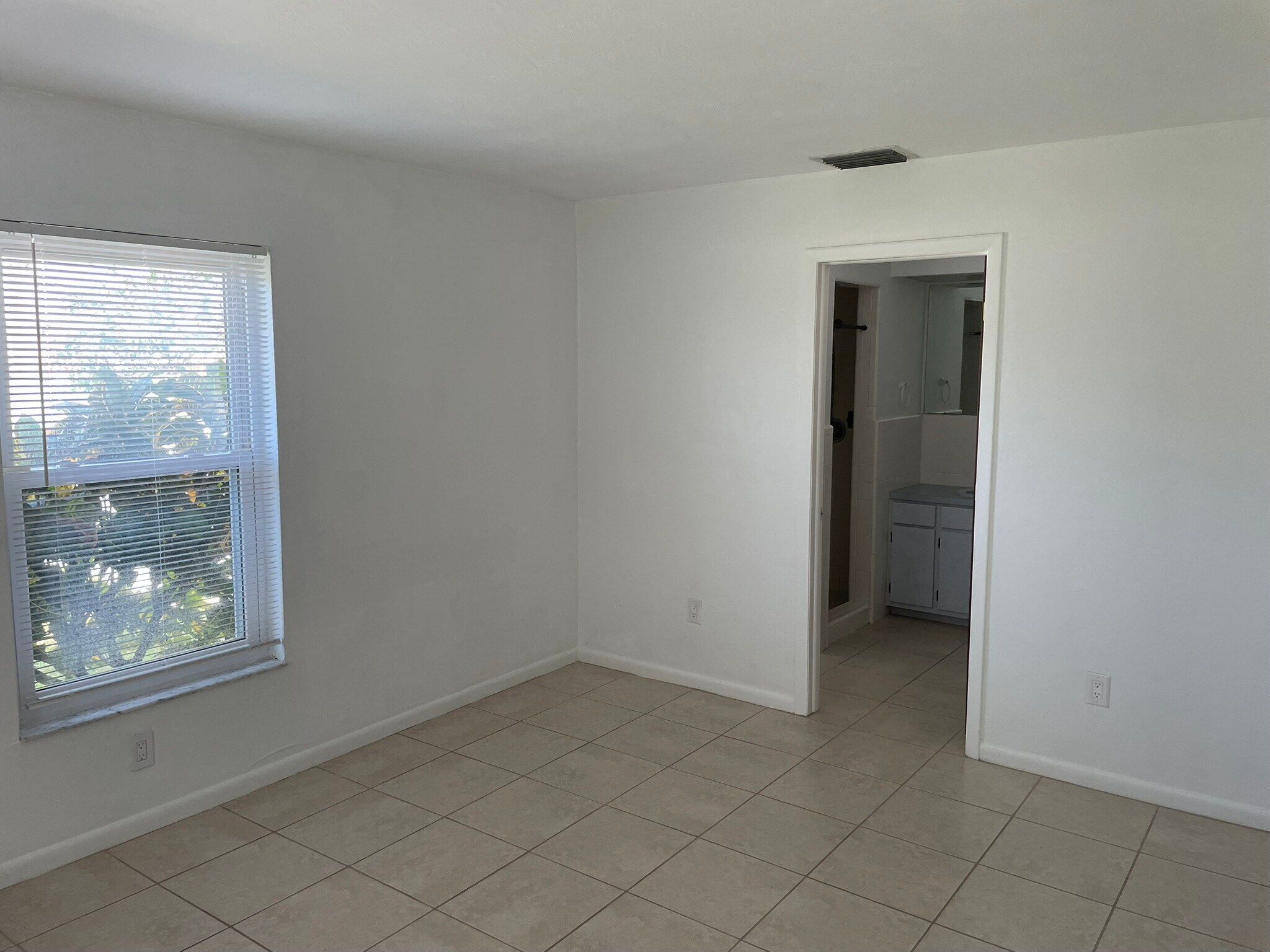 Building Photo - 10022 8th St