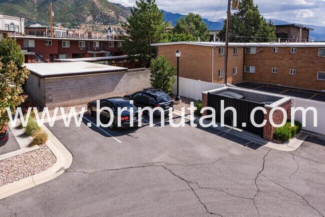 Building Photo - 4645 Locust Ln