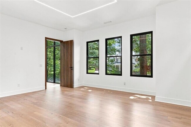 Building Photo - 4250 Carmain Dr NE