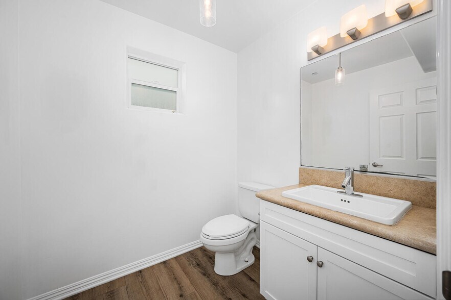 Building Photo - 7403 S Sepulveda Blvd