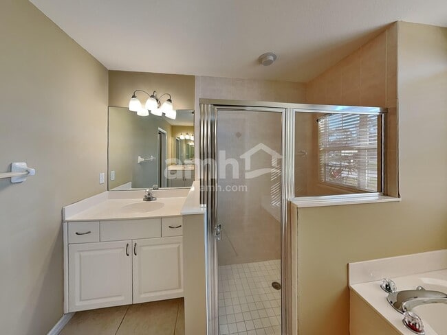 Building Photo - 5869 NW Leghorn Ave