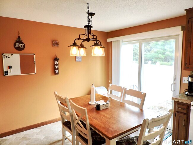 Building Photo - 2 St Marc Cir