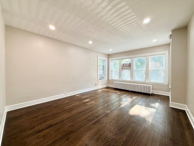 Building Photo - 5536 N Spaulding Ave